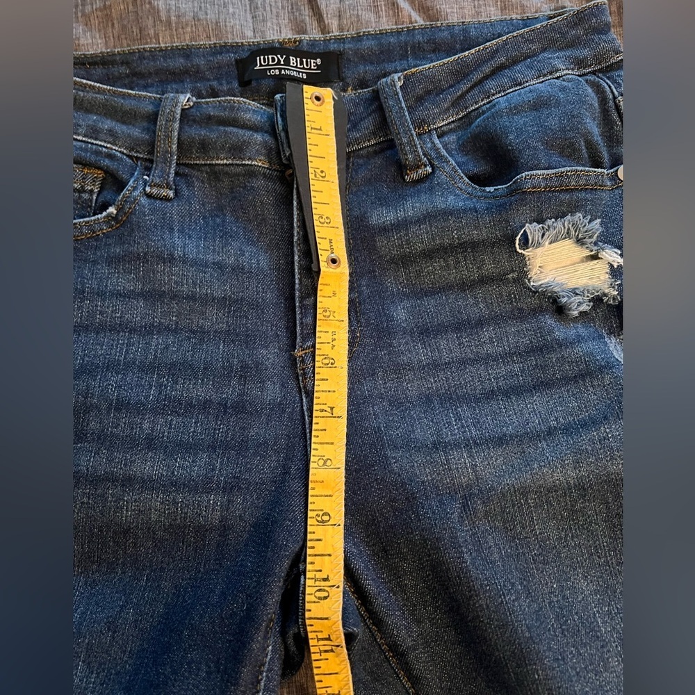 JUDY BLUE Mid Rise Cuffed Skinny Distressed 7/28 Dark Wash - Picture 8 of 9